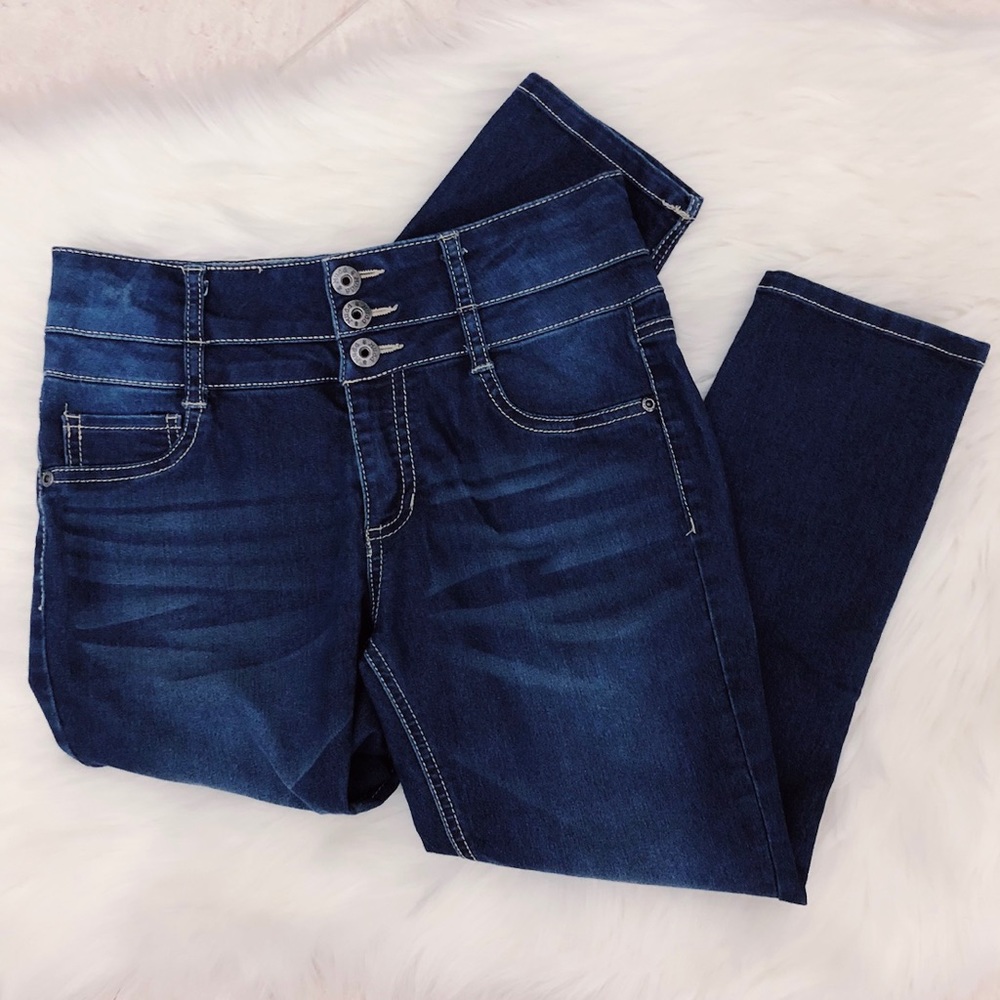 Woman’s Mudd Size 26 Blue Capris Jeans
